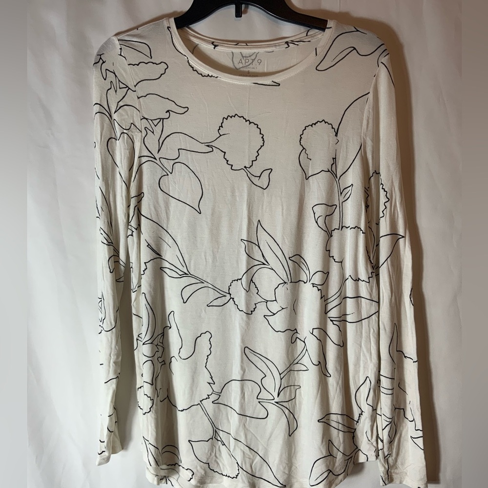 Apt. 9 Black and Cream Floral Long Sleeve Top